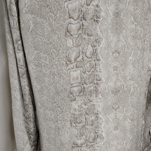 MNG REPTILE PRINT BLOUSE - Picture 9 of 11